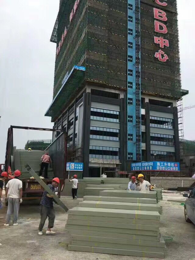 茂名財富廣場電纜橋架進(jìn)場2