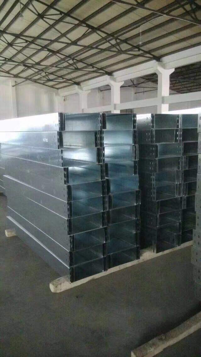 廣州白云機(jī)場(chǎng)三期改造電纜橋架備貨區(qū)