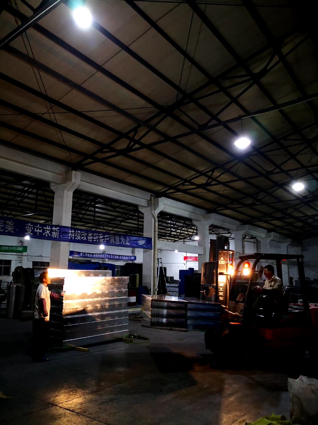 廣州富士康新塘工廠電纜橋架進(jìn)場(圖3) 廣州電纜橋架