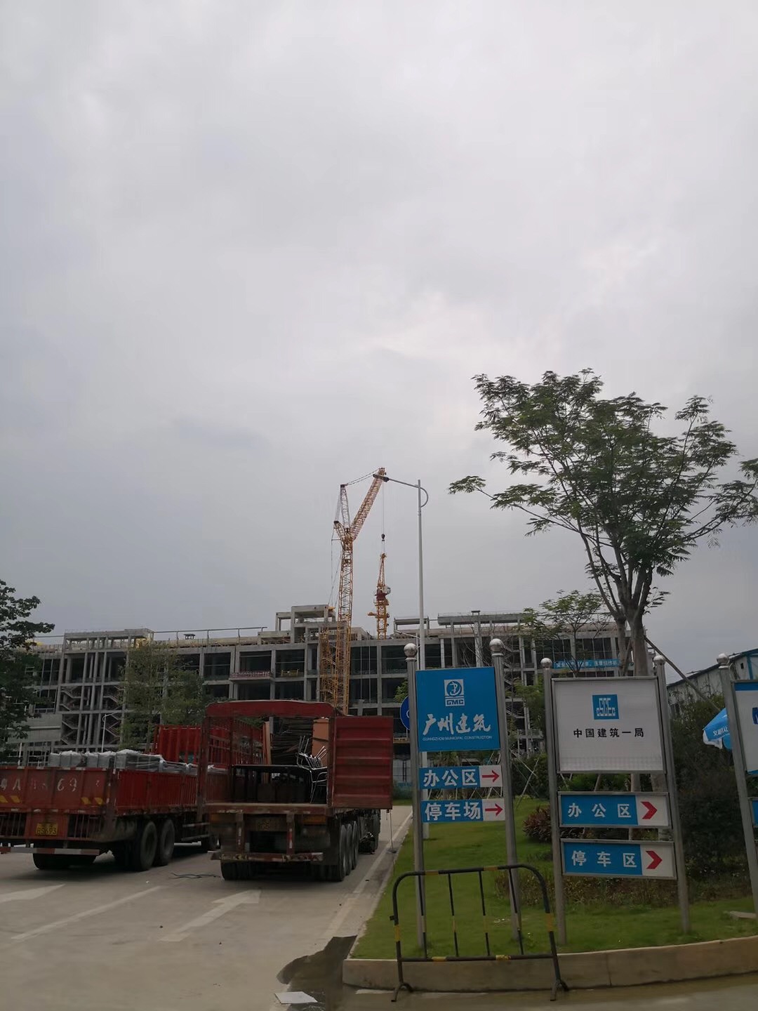 廣州富士康新塘工廠電纜橋架進(jìn)場(圖2) 東莞文興電纜橋架